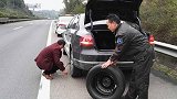 高速上车爆胎，是叫救援还是自己换胎？听交警说完，还好早知道！