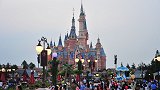 迪士尼园区称未收变更通知 不可带食品需人工翻包