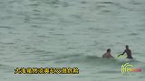 80人在沙滩组手拉手成人链，救下一家9口