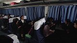 乘客钱包丢失，小偷拿到钱包还耍无赖，下秒尴尬了