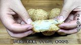 2碗糯米粉，1碗开水，教你做空心麻团，不塌陷不开裂，个个空心