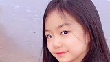 闺女1：1复制粘贴妈妈的美貌，戚薇又来骗你生女儿了~ lucky跳波妞舞送新年祝福