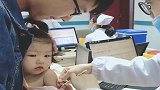 带闺女去医院打针，可小祖宗不按套路出牌，长大了是个狠人
