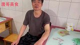 江苏小镇喝早酒，酒瓶有人名，白酒半斤起，生活真惬意