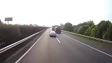 江西行车记录仪刺不刺激！这奔驰敢这样超车，驾龄不超过三年