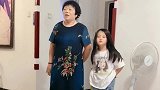 姥姥唱歌如此的认真好听，宝宝一个劲的干扰还在模仿小哪吒了