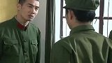 部队新来俩女兵，愁坏了连长，又吃零食，把衣服晾外面