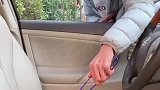 偷鸡不成蚀把米，美女太机智了，不按常理出牌