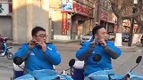 如非生活所迫，谁愿舍得一身才华，又两个被送货员耽误的人才！