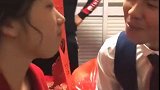 嘴对嘴喂水，新娘看到新郎实在是下不去嘴，结果悲剧了！