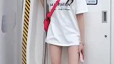 小姐姐有点不高兴呀！