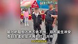 残疾大爷因狗随地大便与女子冲突，拉其不让走反遭殴打，警方回应