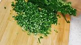 这样做的韭菜盒子皮薄馅大
