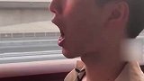 小伙本想“吃”列高铁，没想到来了要进站的超长货运火车