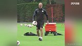 不遑多让！瓜帅训练中秀无敌球感 小罗式停球他也会