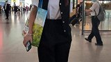 机场直拍！沈梦辰辟谣与杜海涛分手后现身 马甲配短裤变假小子
