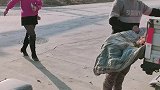 这两个人干起来喽