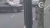 南通司机压实线掉头被拦停，扬言“弄死交警”。