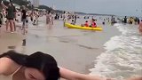 闺蜜之间多少带点恩怨，还能玩成这样