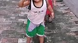 给丈母娘送点好吃的去～太沉了，亲家快来接女婿喽