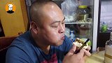 炒丝瓜很多人直接下锅炒，难怪丝瓜发黑又出水，教你饭店好吃做法