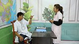 大夫和媳妇打电话遇实习护士多嘴，可把大夫坑惨了，真逗