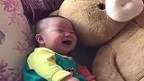 完全是刹不住车的状态，宝宝的笑声太有感染力了！妈妈都被逗乐了