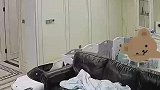 听到儿子哭醒连滚带爬得冲上了楼