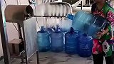 桶装水桶原来是这么洗的
