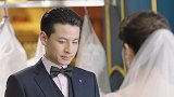 妻子穿婚纱很美 男子都看呆了