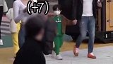 我也不想看，可是我没法控制的头