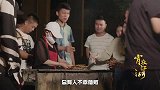 整个附近的夜宵摊，都被奶奶的烧烤给带动起来了