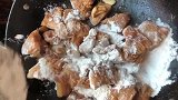 老公说要给我做粉蒸肉吃，看到他的操作，总感觉哪里不对劲