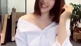 这位姑娘好漂亮，当她笑起来的那一刻，我承认我心动了