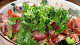 拍黄瓜拌猪头肉，喝酒必备硬菜之一，你觉得怎么样？