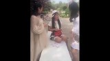 二货小伙网吧恶搞美女合集，太搞笑了，笑岔气了