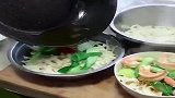 一碗面半碗油，你这油泼面挺奢侈啊，是高配版的吗
