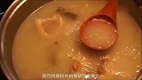炖骨头汤时，直接下锅就“费”了，厨师长这样做，难怪汤又浓又白