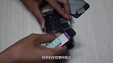 印度小伙垃圾堆捡到苹果手机，一顿神操作后，身价瞬间翻倍！