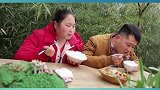 大洋吃到家乡菜泪流满面，娶了一位贤惠媳妇，夸的胖妹美滋滋