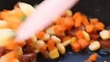 懒人土豆香肠焖饭，好吃到哭了