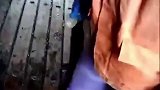 渔民刚打捞的乌贼，测试咬合力，结果出乎意料