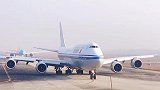 为什么在跑道上滑行的波音747客机看起来如此巨大？