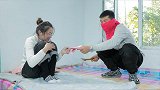 小伙入室打劫，遇见机智美女，结果钱没捞着还倒贴300元