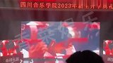 开学典礼上的女生引得大家起哄，这又是谁的白月光，颜值也太高了吧