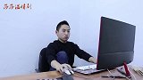 清洁工多休半天假，经理扣她500块钱，出门遇董事长惊喜来了