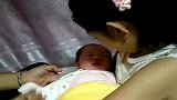 生妹妹那晚，姐姐在医院陪了一宿，怎么劝也不走，真是个好姐姐！