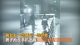 超燃5分钟！深夜女子被抢劫  “骑手团”突降围追劫匪几条街