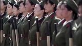 女文艺兵不服教官训练，教官拿出绝活儿，这下服软了！