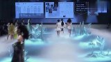 内衣设计大赛女模灰色贴身内衣，腰间黑线条设计更显风采